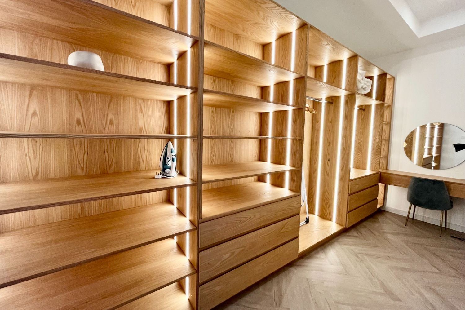 Oak dressing room
